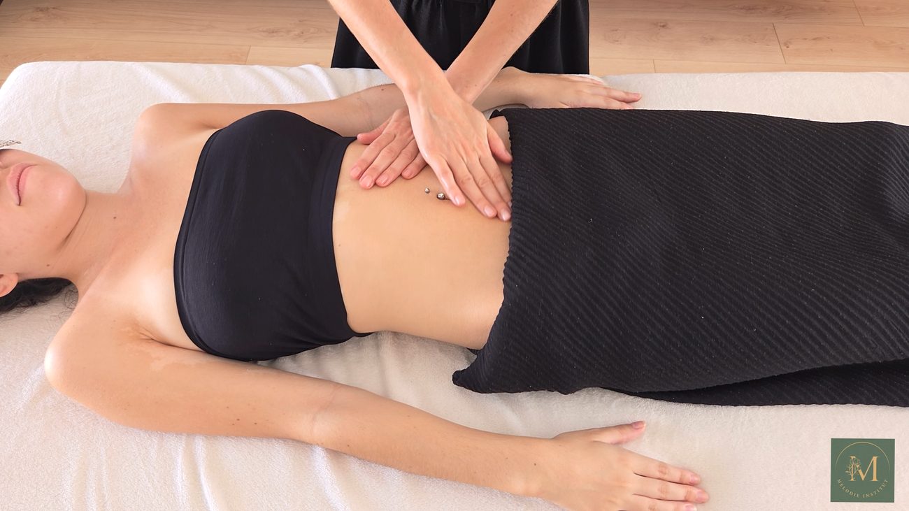 Manœuvre de drainage lymphatique sur l'abdomen